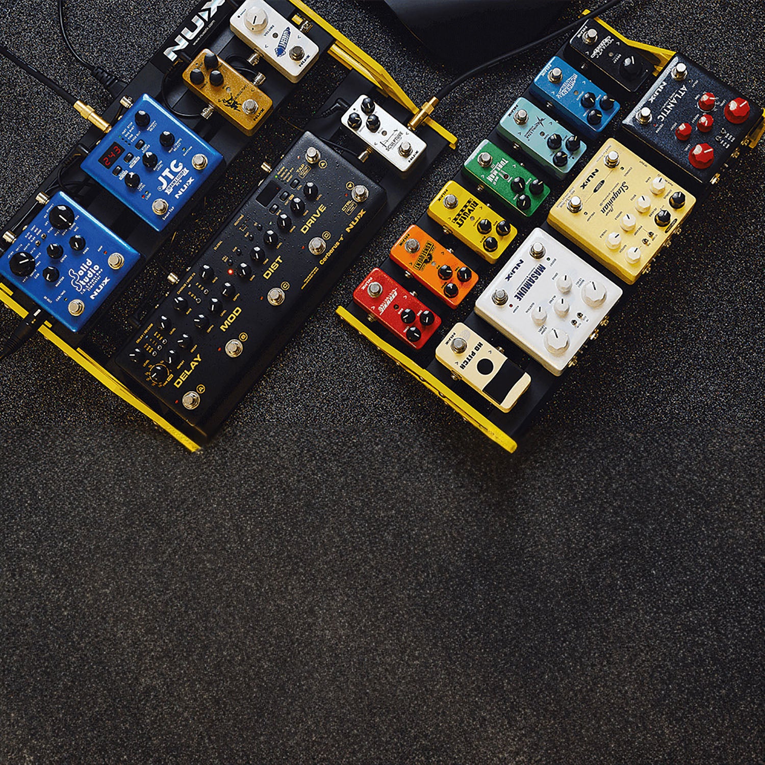 NU-X Large Bumblebee Pedalboard + Bag + Accessories