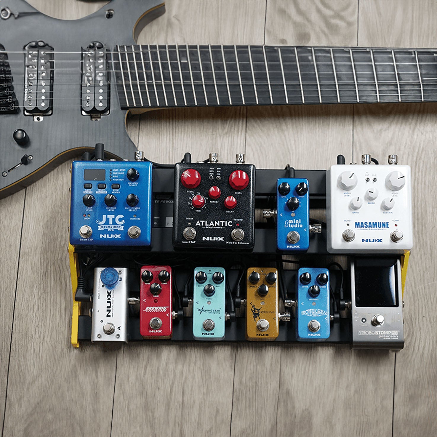 NU-X Large Bumblebee Pedalboard + Bag + Accessories