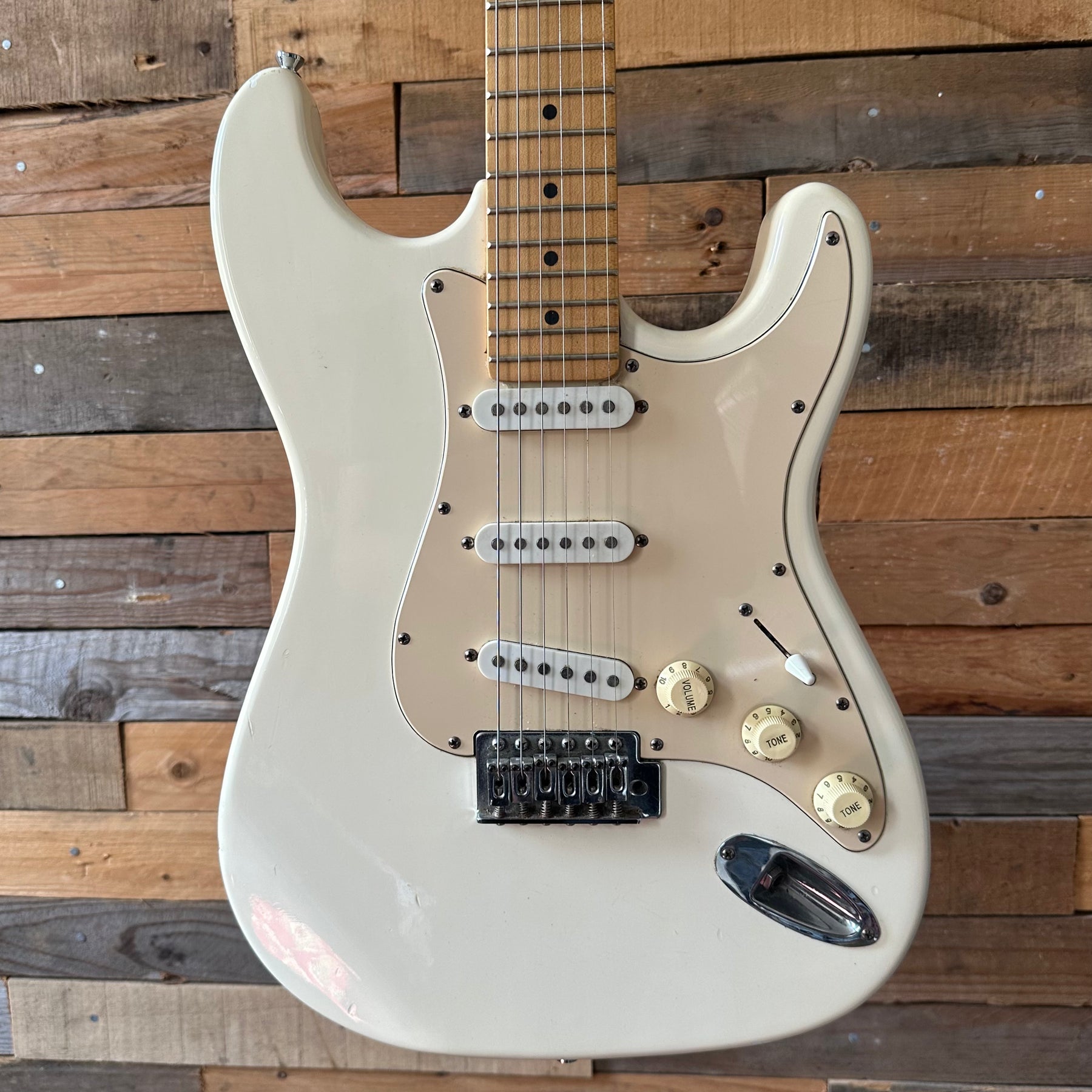 Raypierre Stratocaster Copy Electric Guitar - White - Preowned