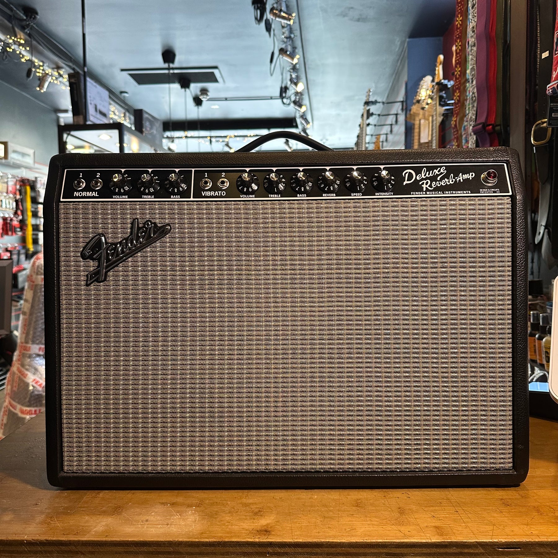 Fender '65 Deluxe Reverb Amp - 22 Watt Valve Combo - Preowned