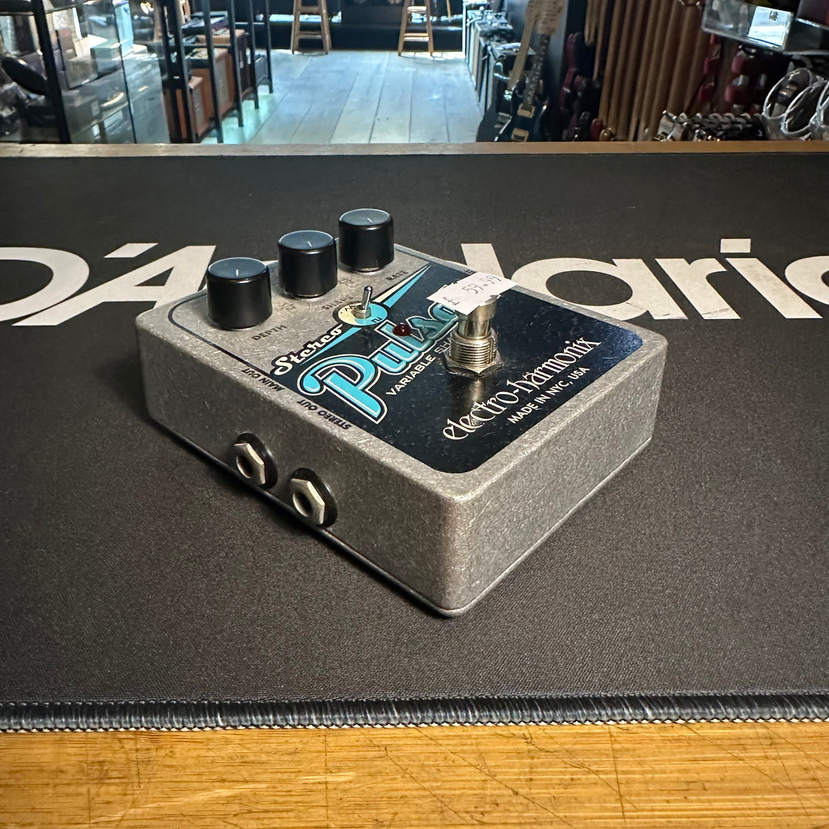 Electro Harmonix Stereo Pulsar Variable Shape Tremolo - Preowned