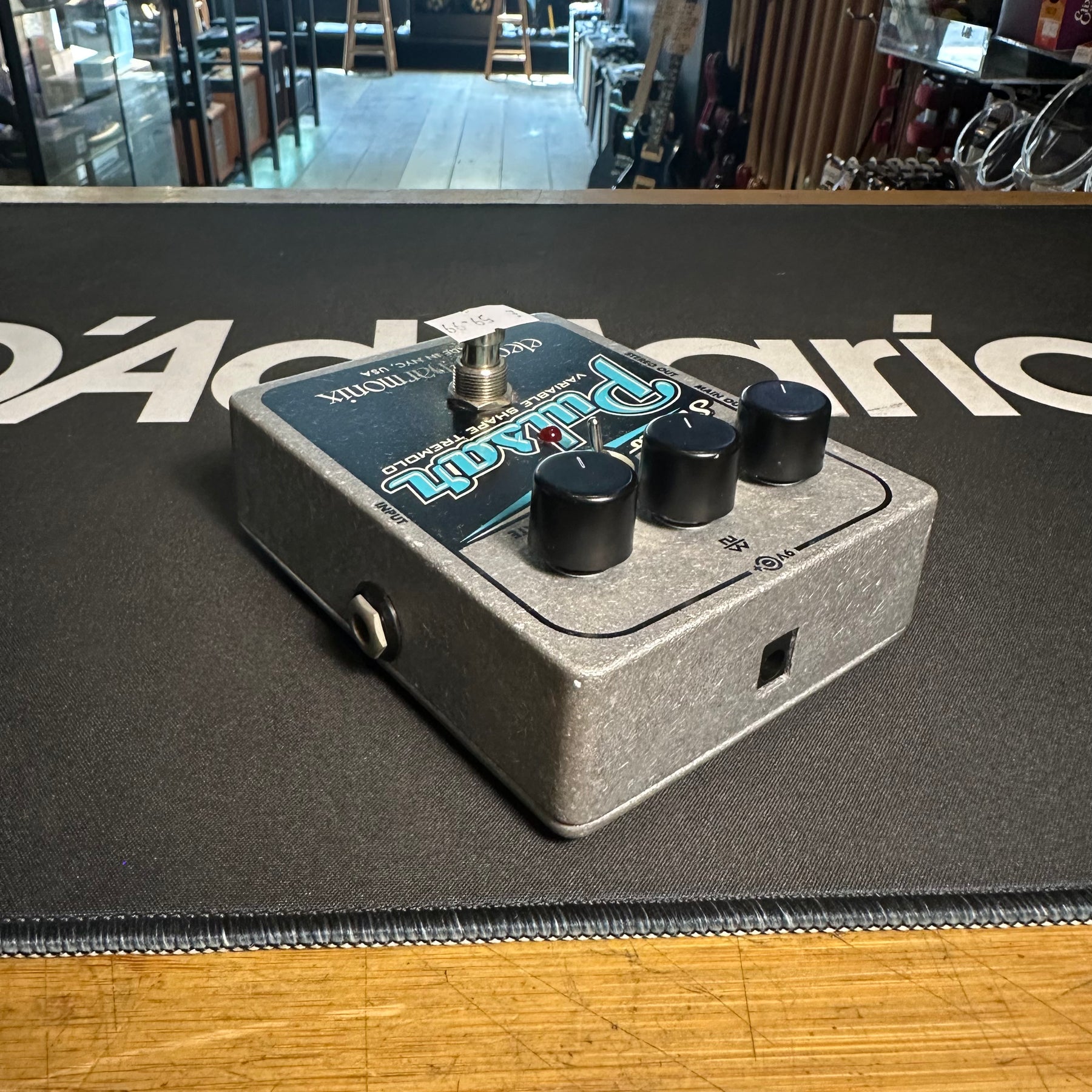 Electro Harmonix Stereo Pulsar Variable Shape Tremolo - Preowned