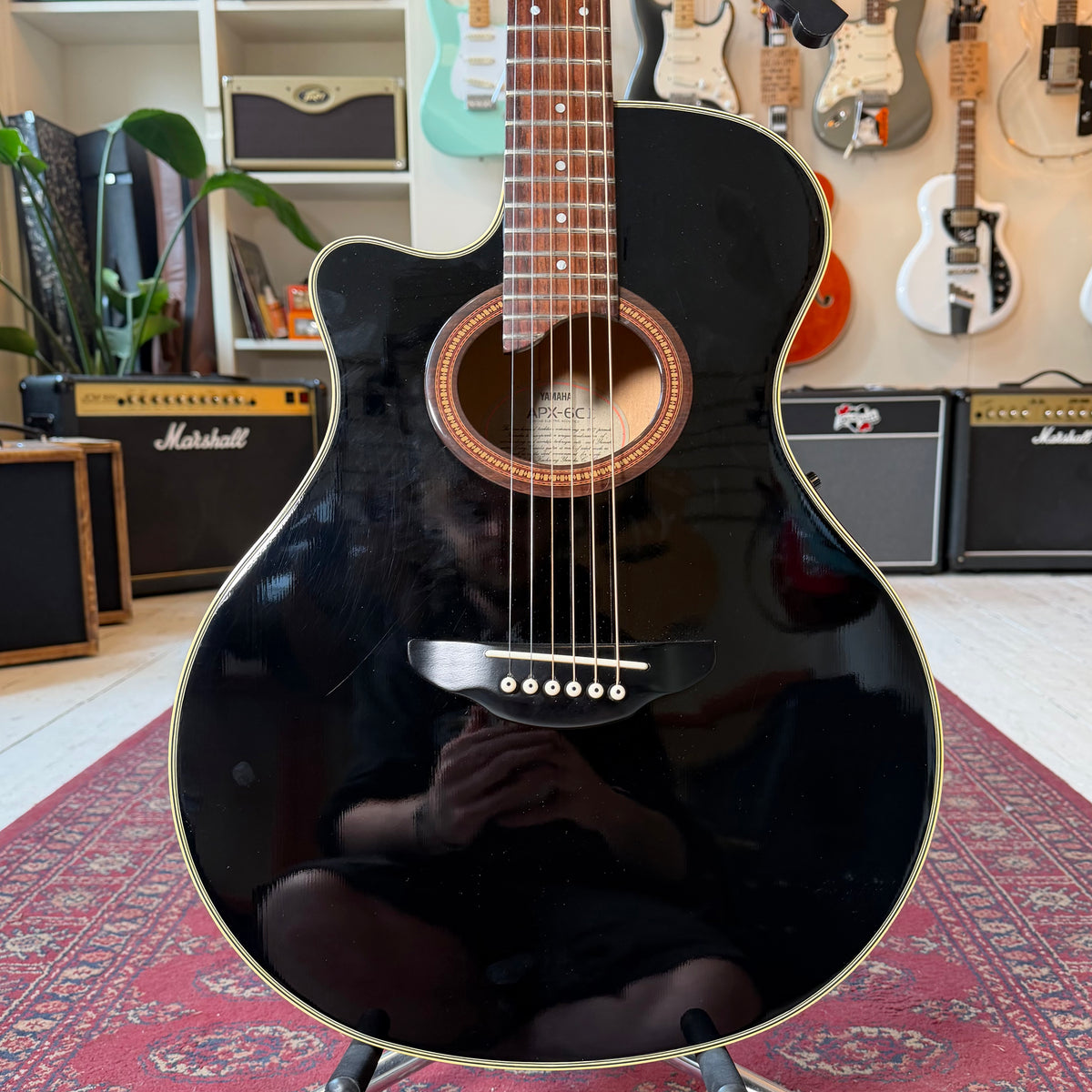 Yamaha Electro Acoustic Left handed - Black - Preowned