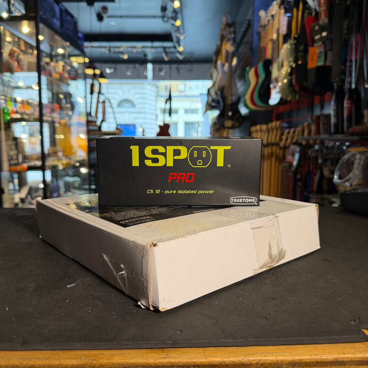 Truetone 1Spot CS12 Pure Isolated Power Supply - Preowned with Box