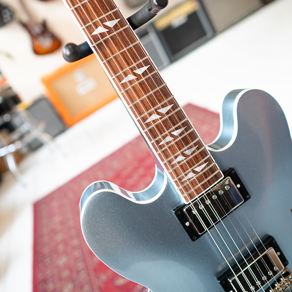Epiphone DG-335 Dave Grohl Signature with Hard Case - Preowned