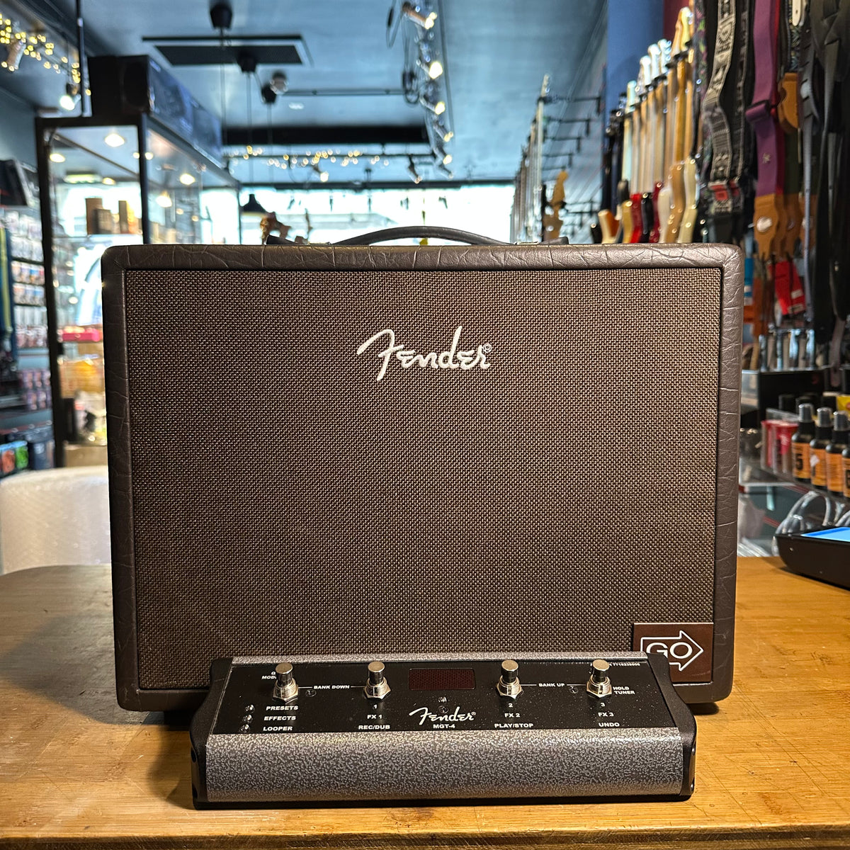 Fender Acoustic Junior GO with Footswitch - Portable Acoustic Guitar Amp - Preowned