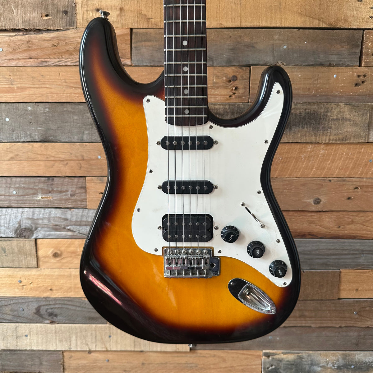 Vantage Stratocaster Copy - Sunburst - Preowned
