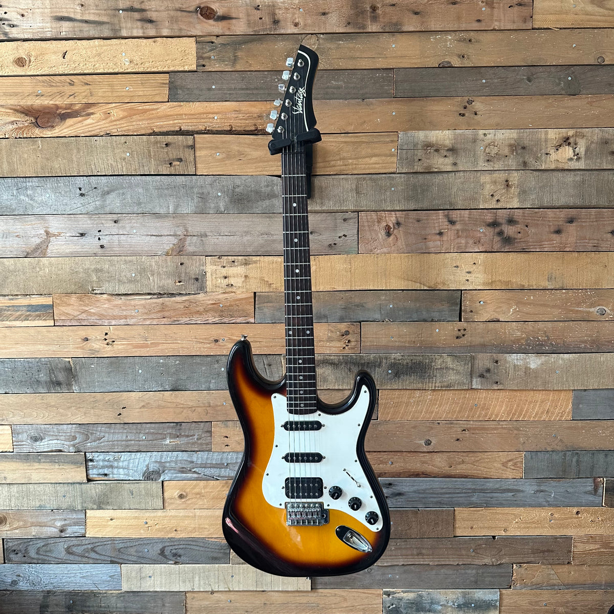 Vantage Stratocaster Copy - Sunburst - Preowned