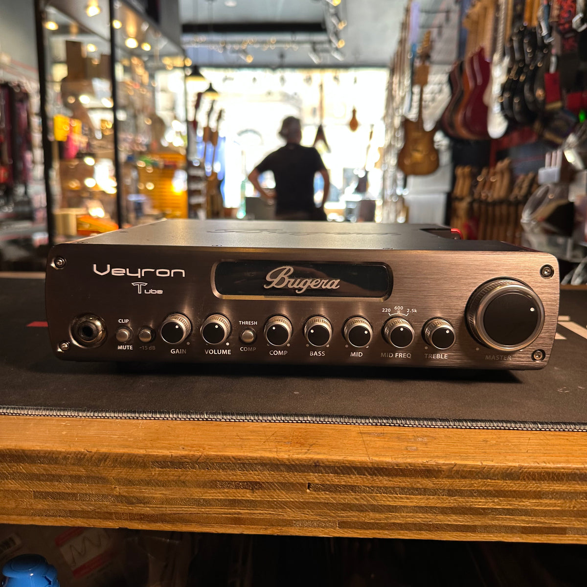 Bugera Veyron BV1001M 2000W Bass Amp Head - Preowned