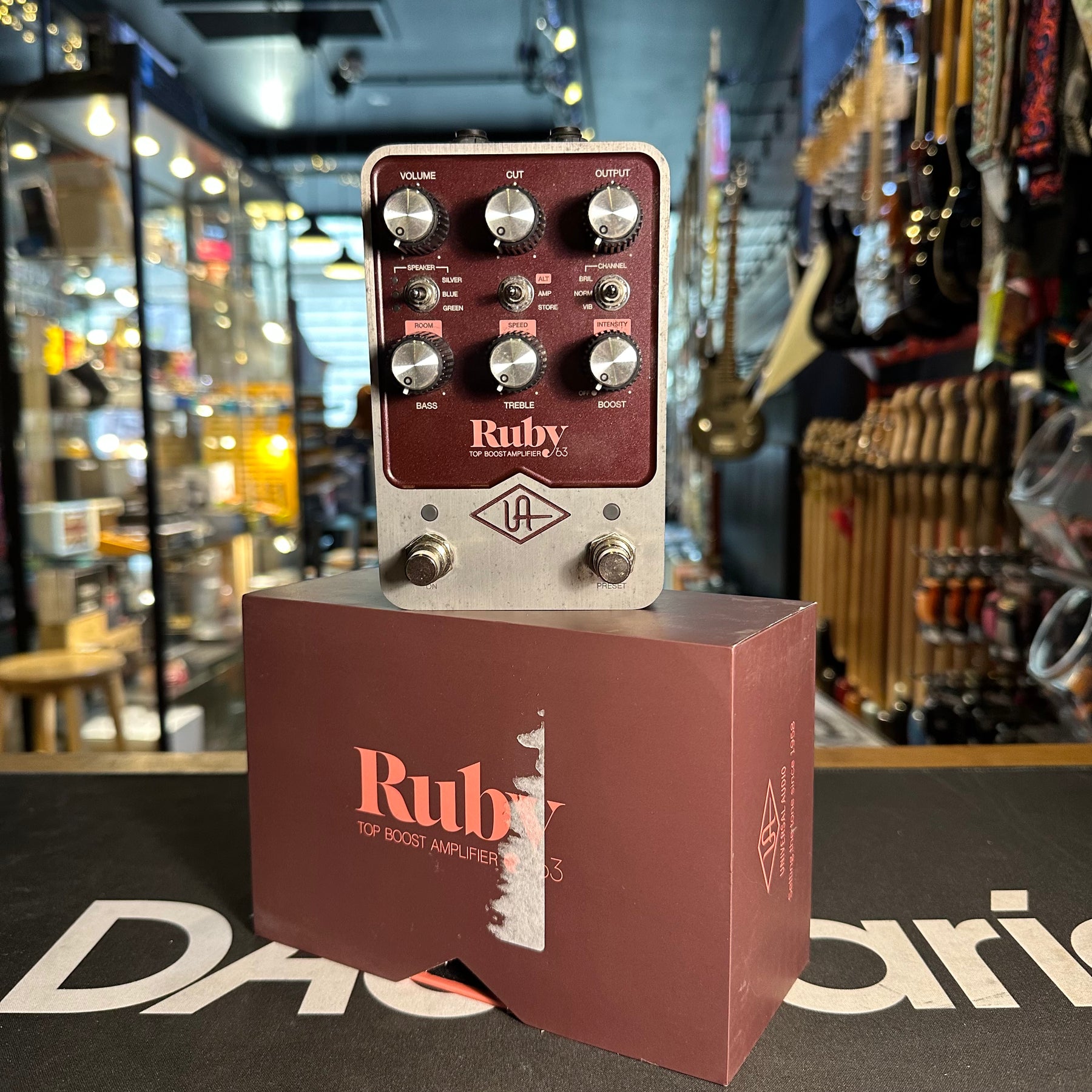 Ruby Pedal Universal Audio Ruby '63 Top Boost Amplifier Pedal - Preowned