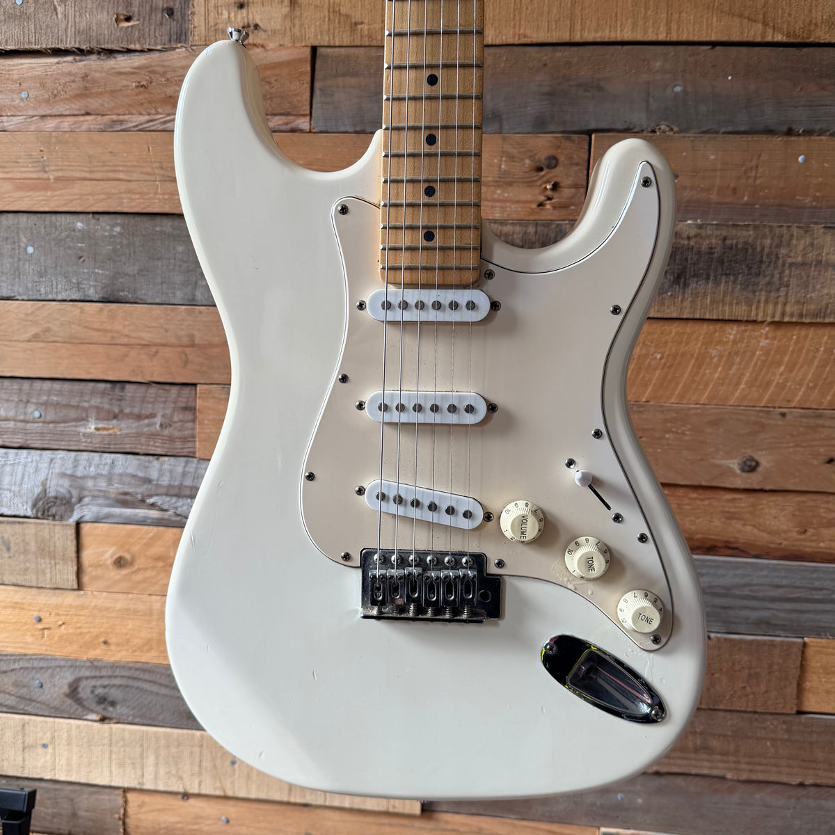 Raypierre Saffire Protone 3000 Electric Guitar - White - Preowned