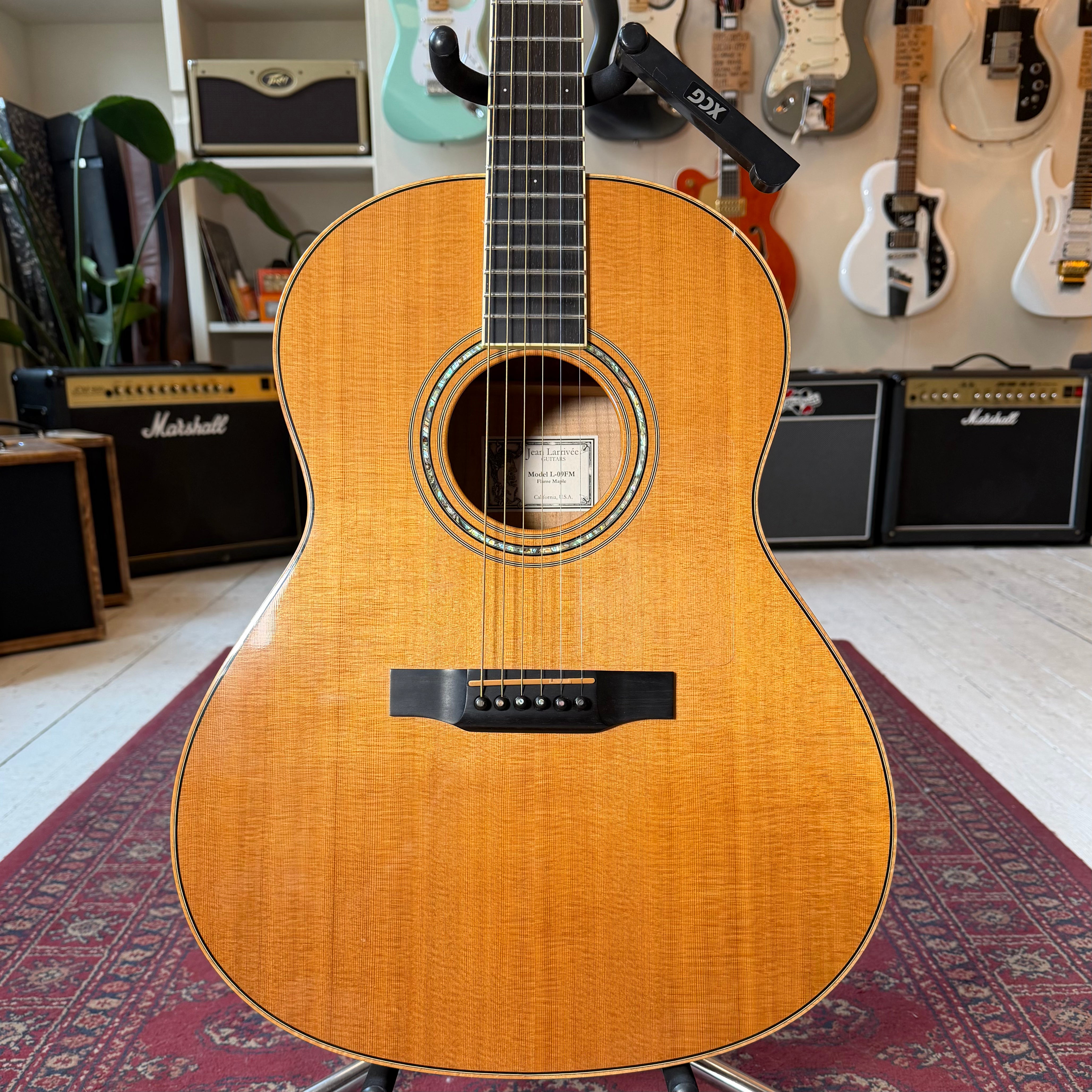L'arrivee LO9 Acoustic Guitar W/Hardcase - Flame Maple Back n Sides