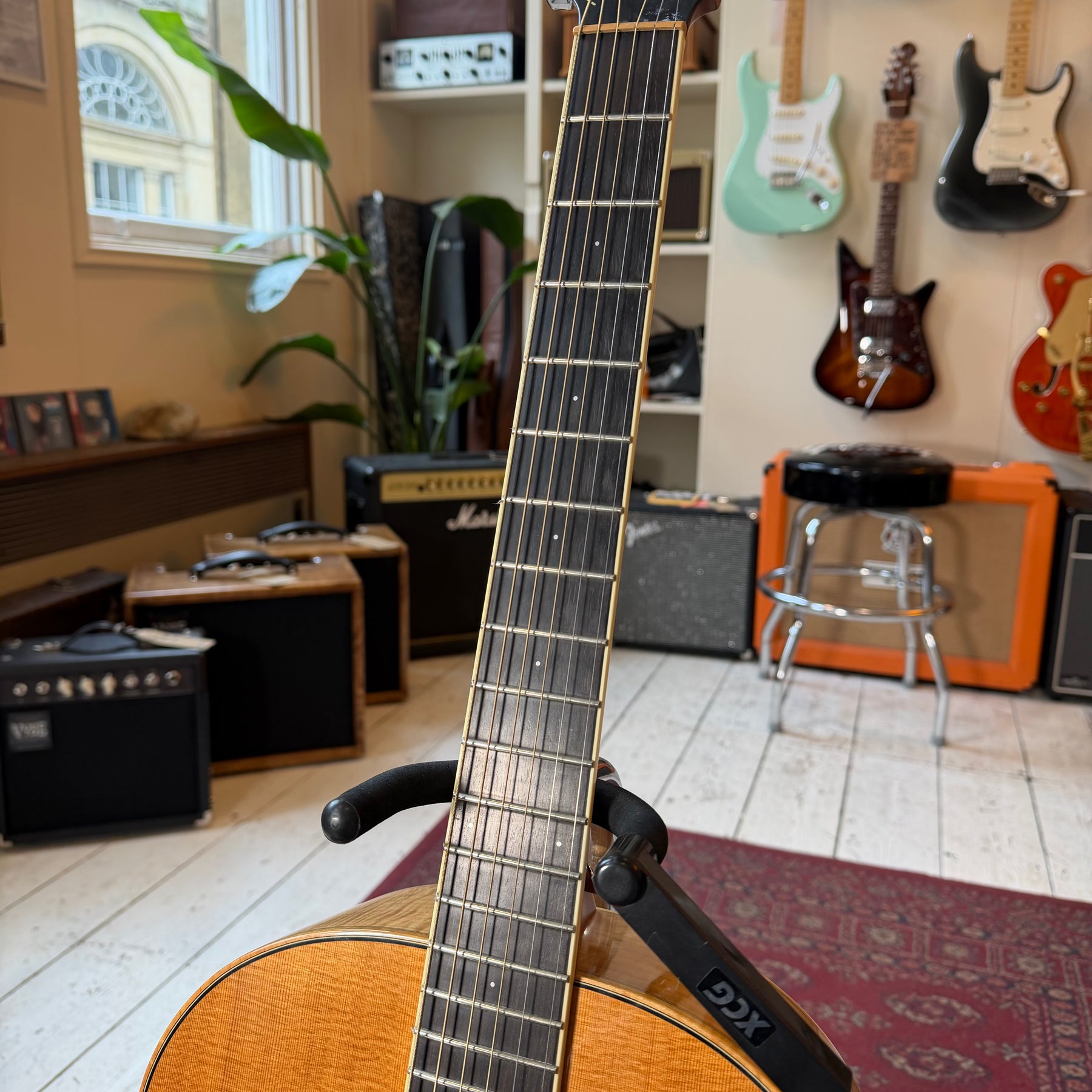 L'arrivee LO9 Acoustic Guitar W/Hardcase - Flame Maple Back n Sides - Preowned