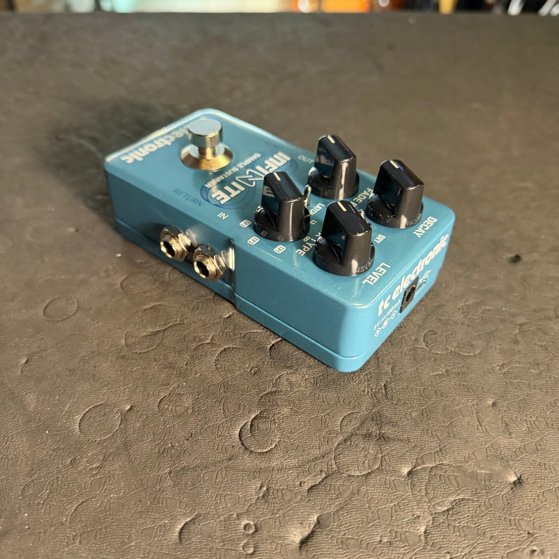 TC Electronics Infinite Sample Sustainer With Box - Preowned