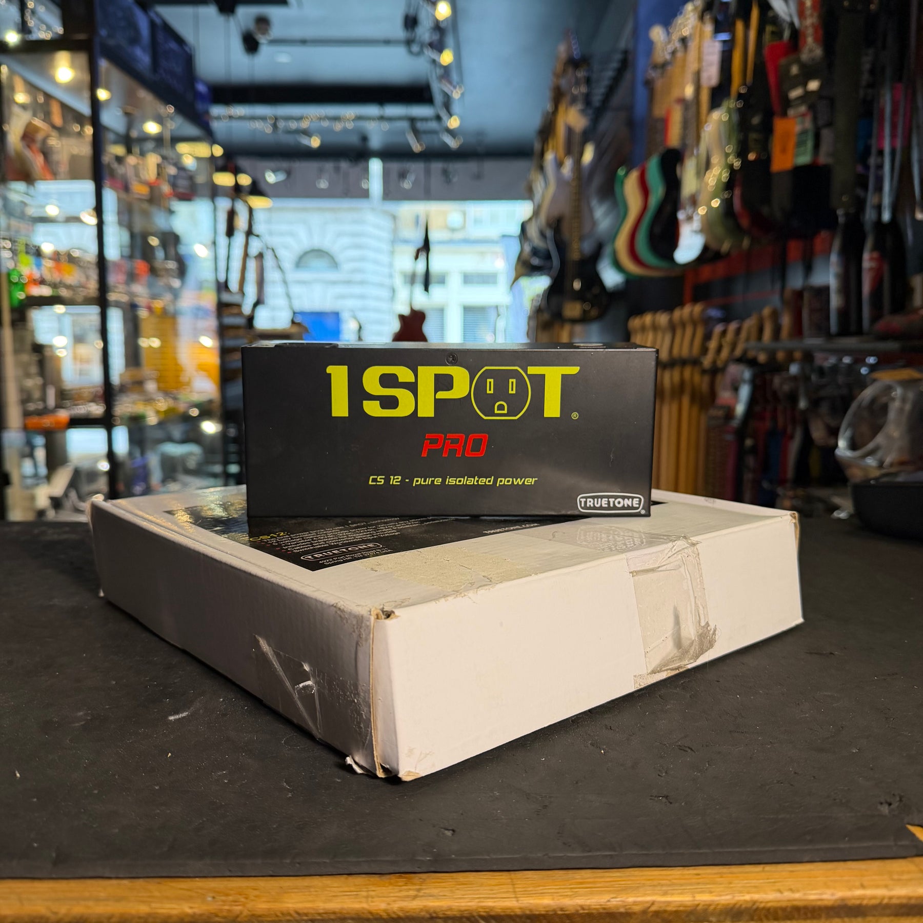 Truetone 1Spot CS12 Pure Isolated Power Supply - Preowned with Box