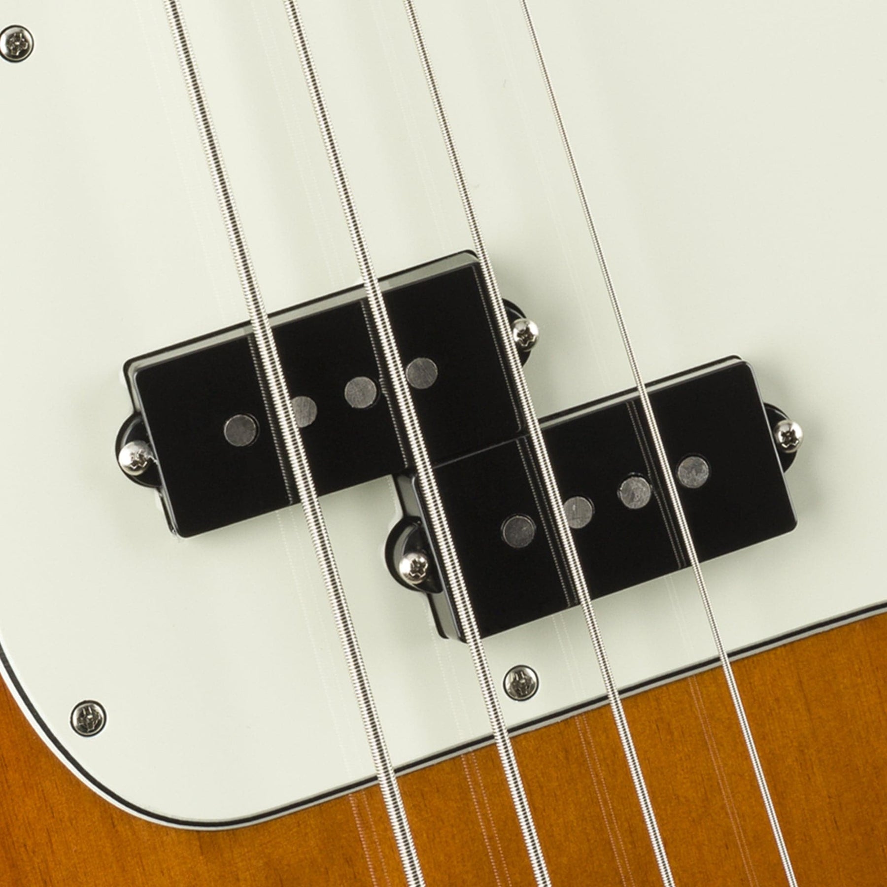 Fender Player Precision Bass - Maple Fingerboard - 3 Colour Sunburst